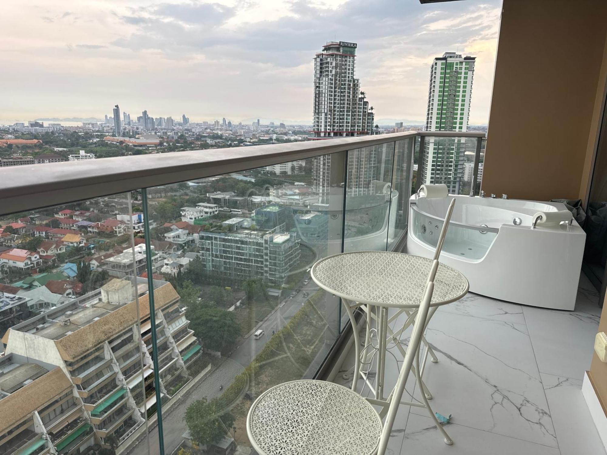 Copacabana Beach Jomtien 科帕卡巴纳海乔木提安海滩毗邻乔木提安夜市 Eksteriør billede