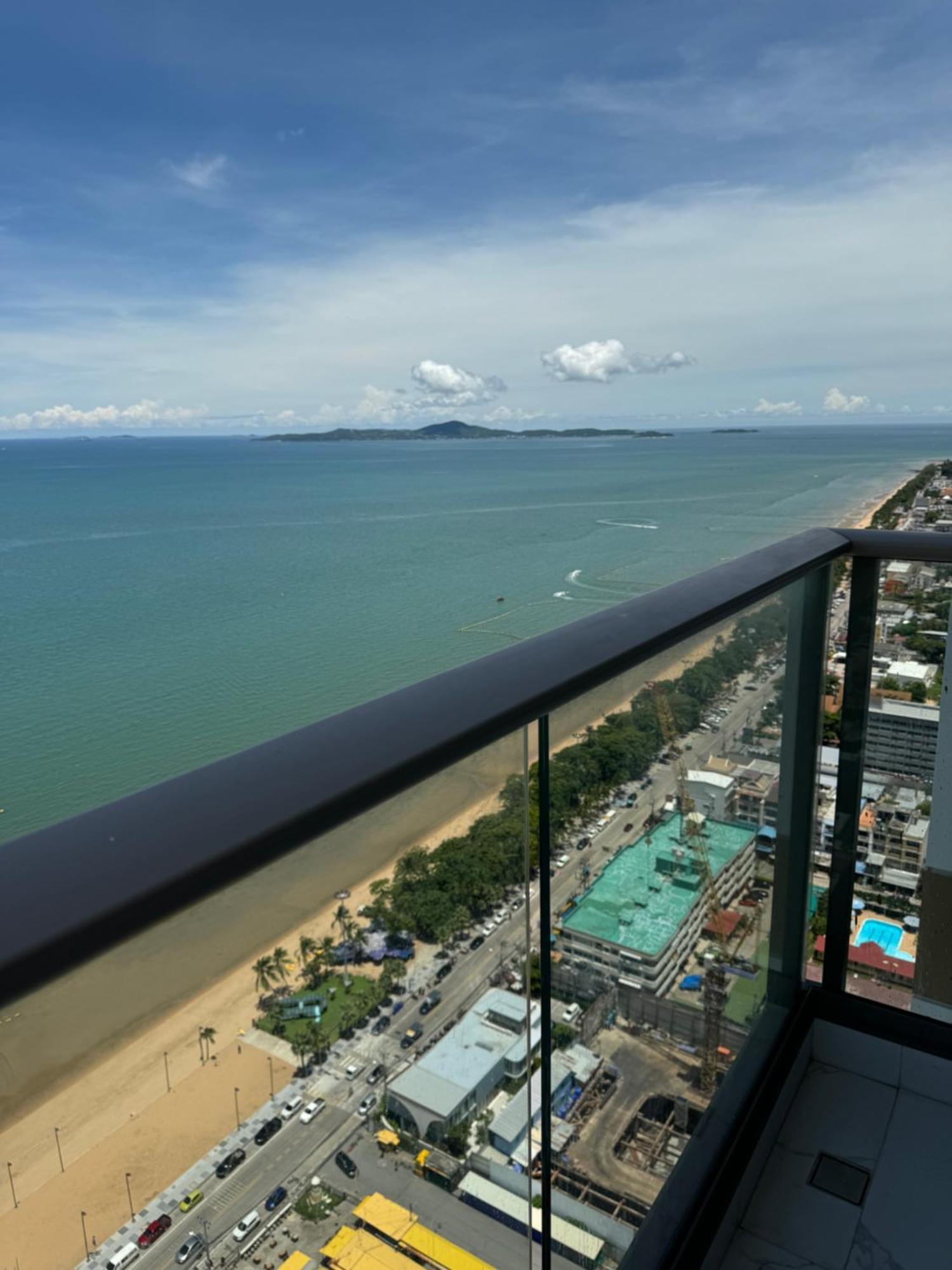 Copacabana Beach Jomtien 科帕卡巴纳海乔木提安海滩毗邻乔木提安夜市 Eksteriør billede
